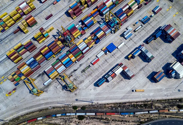 logistics-industry-software-and-digital-solutions-hero-image