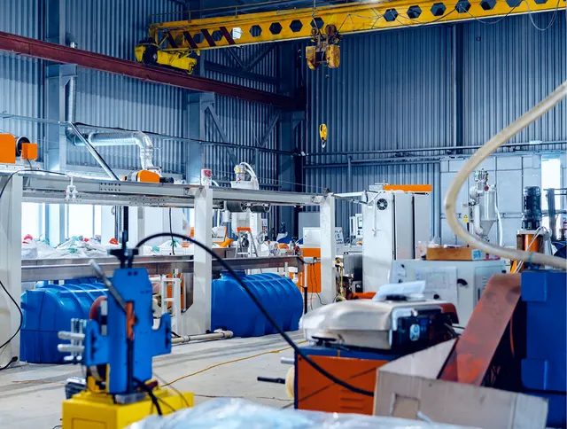 manufacturing-industry-software-and-digital-solutions-hero-image